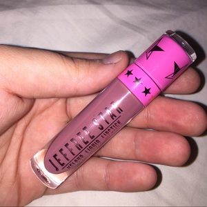 Jeffree Star - Velour Liquid Lipstick in Androgyny